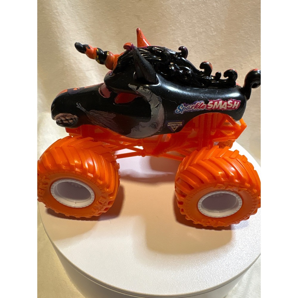 Monster Jam Sparkle Smash Halloween Unicorn Monster Truck Black Orange 1:64